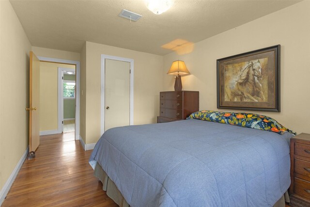 511 Northwood Dr, Conroe, TX 77303 - bedroom with wood finished floors and baseboards