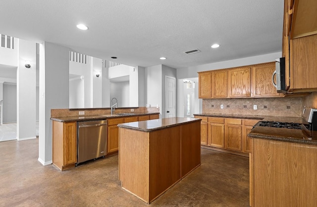 18222 Winding Timbers Ln, Humble, TX 77346 - kitchen featuring appliances with stainless steel finishes, a kitchen island, backsplash, recessed lighting, and a sink