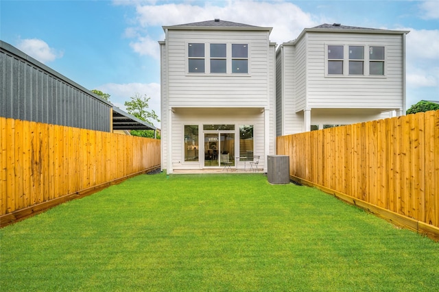 407 Sikes St, Houston, TX 77018 - back of property featuring a fenced backyard