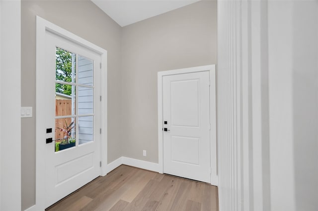 407 Sikes St, Houston, TX 77018 - entryway featuring light wood-style flooring and baseboards