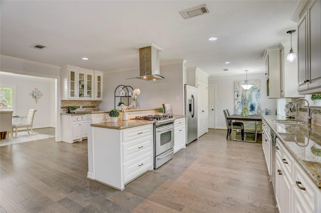 4414 Arnell Dr, Houston, TX 77018 - kitchen featuring stainless steel appliances, wall chimney exhaust hood, a sink, tasteful backsplash, and recessed lighting