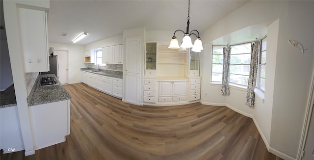 11834 Mulholland Dr, Meadows Place, TX 77477 - kitchen featuring a sink, a chandelier, white cabinetry, plenty of natural light, and vaulted ceiling