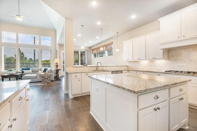 5711 Greenwood Colony Ct, Houston, TX 77059 - kitchen featuring a sink, appliances with stainless steel finishes, recessed lighting, a peninsula, and open floor plan