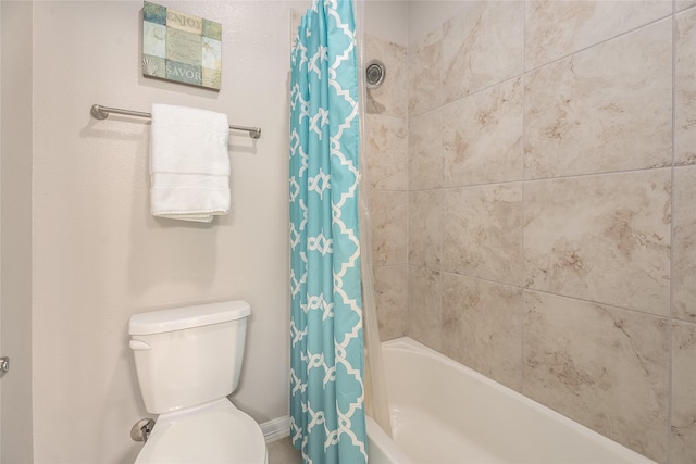 5711 Greenwood Colony Ct, Houston, TX 77059 - full bath featuring shower / tub combo, toilet, and baseboards