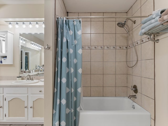 563 12th St, Bay City, TX 77414 - full bath featuring shower / tub combo with curtain and vanity
