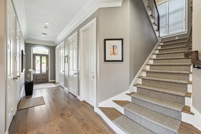 40 E Broad Oaks Dr, Houston, TX 77056 - foyer entrance with stairway, crown molding, wood finished floors, recessed lighting, and baseboards