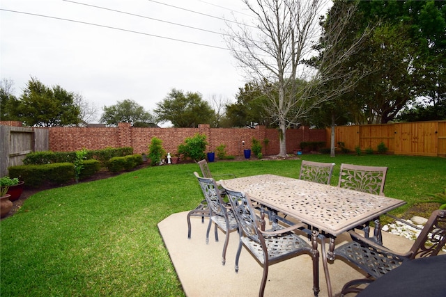 5810 Brook Bend Dr, Sugar Land, TX 77479 - fenced backyard featuring outdoor dining area and a patio