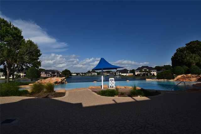 5810 Brook Bend Dr, Sugar Land, TX 77479 - view of swimming pool with an infinity pool