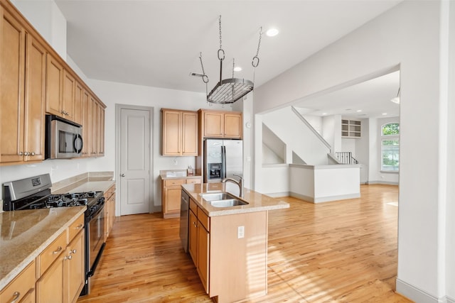 5012 Schuler St, Houston, TX 77007 - kitchen with appliances with stainless steel finishes, a sink, light wood-style flooring, an island with sink, and recessed lighting