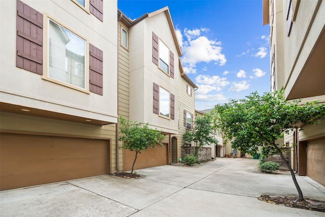 5012 Schuler St, Houston, TX 77007 - view of side of home with a garage, driveway, and stucco siding
