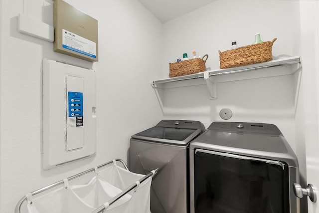 17460 Chestnut Cove Dr, Conroe, TX 77302 - laundry area featuring washer and dryer