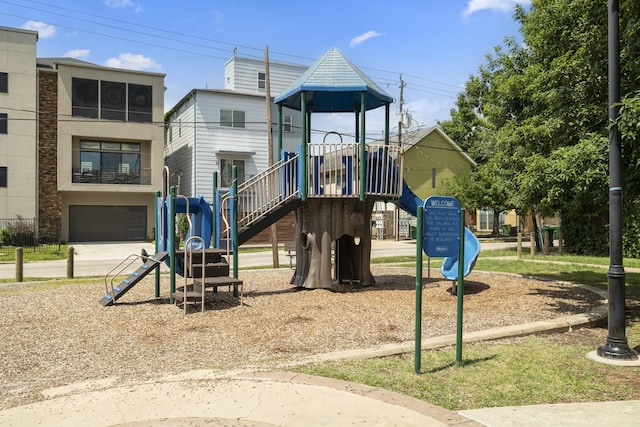 1407 Patterson St, Houston, TX 77007 - view of communal playground