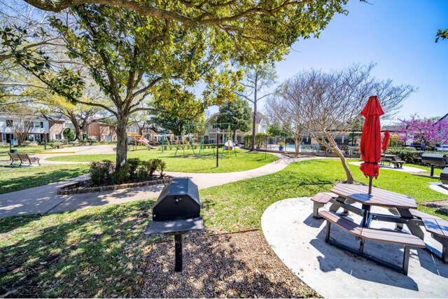 6417 Olympia Dr Unit 144, Houston, TX 77057 - view of community featuring a yard