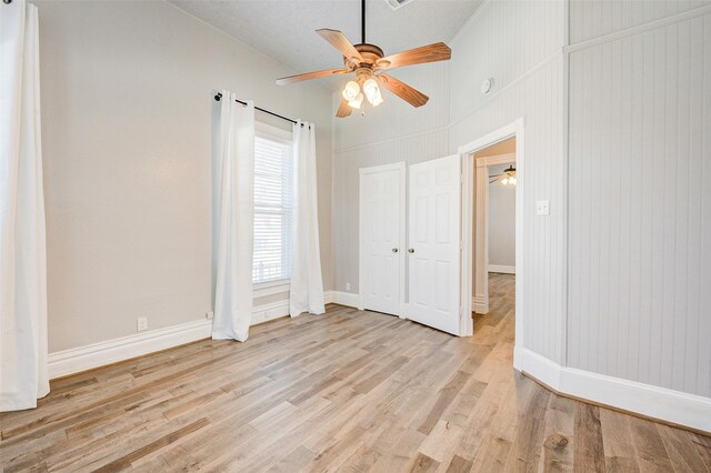 1318 Bingham St, Houston, TX 77007 - unfurnished bedroom featuring light wood-style floors, baseboards, and ceiling fan