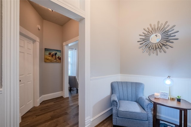 1318 Bingham St, Houston, TX 77007 - sitting room with wainscoting and wood finished floors