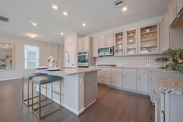 2923 Laurel Mill Way, Houston, TX 77080 - kitchen with appliances with stainless steel finishes, a sink, dark wood-style floors, backsplash, and recessed lighting
