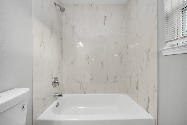 3030 Dacca Dr, Houston, TX 77051 - full bath featuring toilet and shower / bath combination