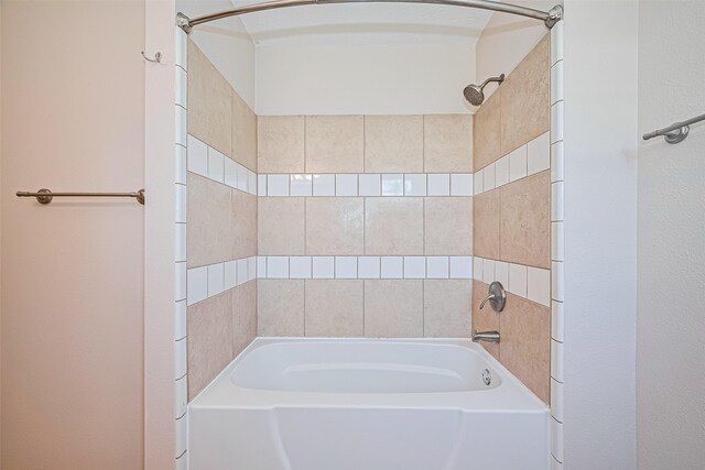 115 N 12th St, Highlands, TX 77562 - full bath featuring shower / tub combination