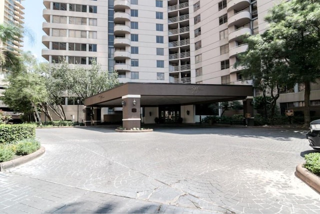 3525 Sage Rd Unit 412, Houston, TX 77056 - view of apartment building / complex with covered parking