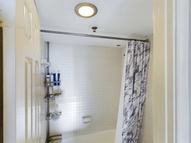 3525 Sage Rd Unit 403, Houston, TX 77056 - full bathroom featuring shower / tub combo