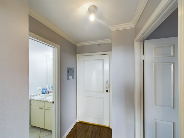 3525 Sage Rd Unit 403, Houston, TX 77056 - hallway featuring crown molding and baseboards