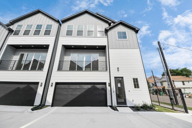 2418 Harrington St, Houston, TX 77026