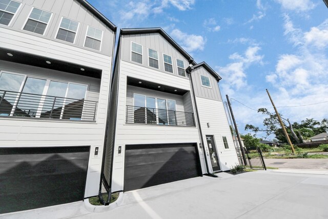 2418 Harrington St, Houston, TX 77026