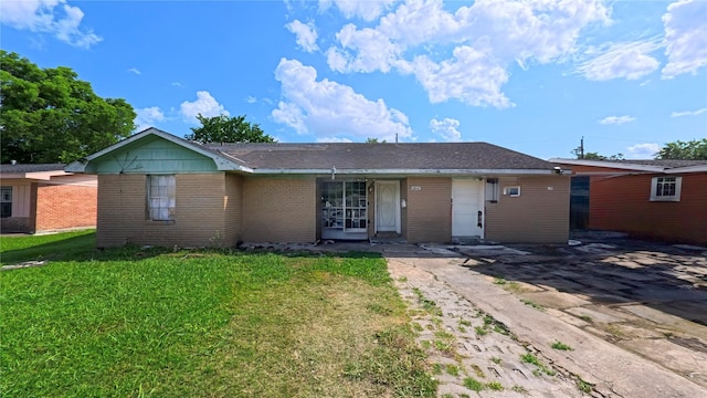 2847 Almeda Plaza Dr, Houston, TX 77045 - ranch-style house with a front lawn and brick siding