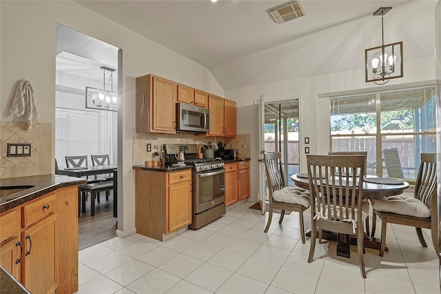 739 Apple Blossom Dr, Pearland, TX 77584 - kitchen with appliances with stainless steel finishes, a chandelier, lofted ceiling, and decorative backsplash