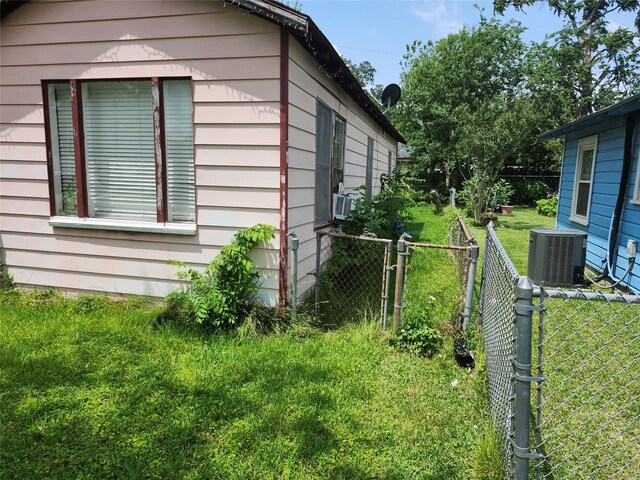 4215 Edison St, Houston, TX 77009 - view of side of home with central AC