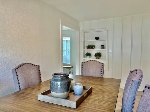 319 Wisteria St, Lake Jackson, TX 77566 - dining room featuring a textured wall and built in features