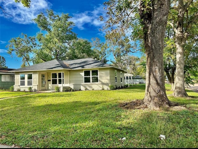 319 Wisteria St, Lake Jackson, TX 77566 - single story home with a front yard