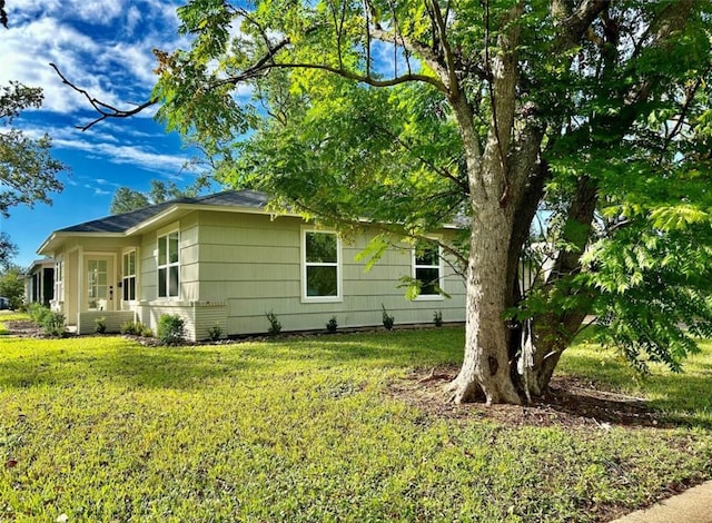 319 Wisteria St, Lake Jackson, TX 77566 - view of side of property with a lawn
