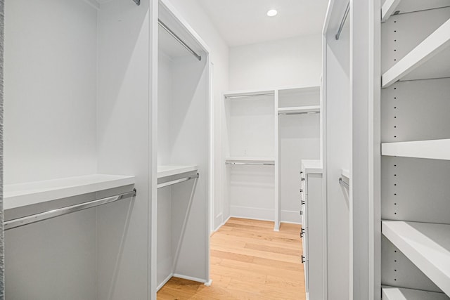 515 E 4th St, Houston, TX 77007 - spacious closet with light wood-type flooring