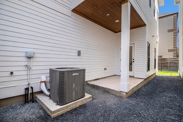 515 E 4th St, Houston, TX 77007 - view of patio with central air condition unit