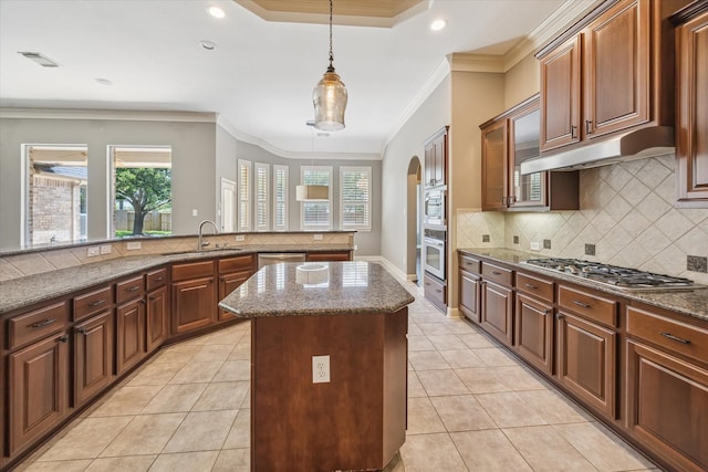 2703 Kestrel Trace Ln, Katy, TX 77494 - kitchen featuring stainless steel appliances, a sink, ornamental molding, a kitchen island, and backsplash