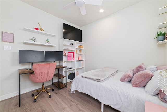 6307 Chelsea Falls Ln, Houston, TX 77008 - bedroom featuring wood finished floors, an office area, a ceiling fan, recessed lighting, and baseboards