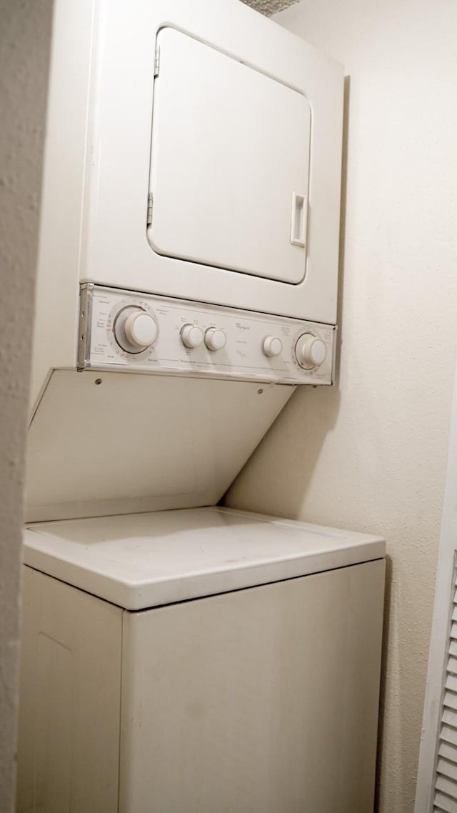 11881 Bob White Dr Unit 828, Houston, TX 77035 - laundry area with stacked washer / dryer