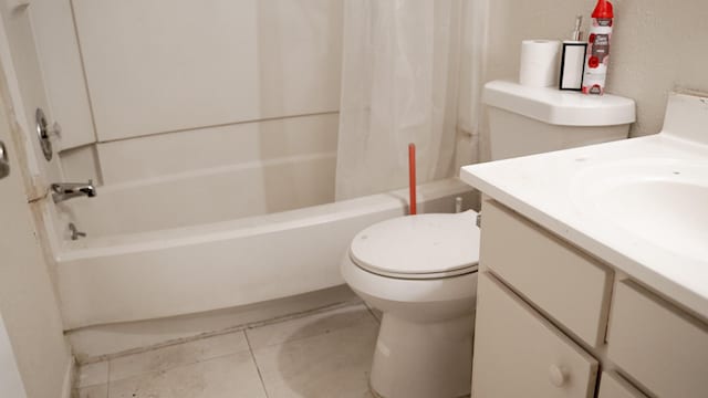 11881 Bob White Dr Unit 828, Houston, TX 77035 - full bathroom featuring toilet, vanity, shower / tub combo, and tile patterned flooring
