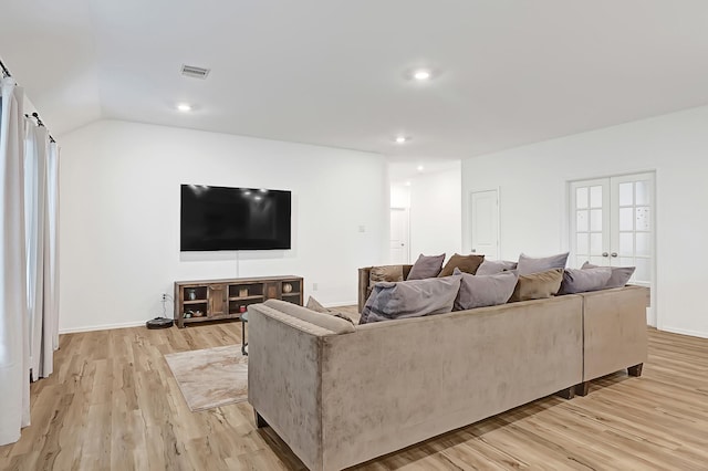 4818 Penton Meadow Ln, Rosharon, TX 77583 - living area with light wood-style flooring, vaulted ceiling, recessed lighting, and baseboards