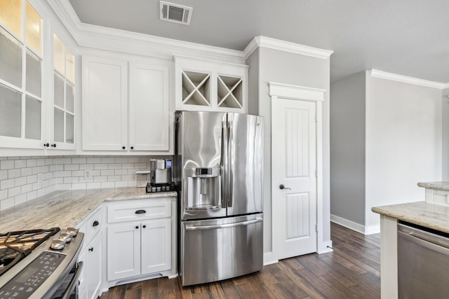 12336 Pebble View Dr, Conroe, TX 77304 - kitchen with appliances with stainless steel finishes, baseboards, backsplash, white cabinets, and crown molding