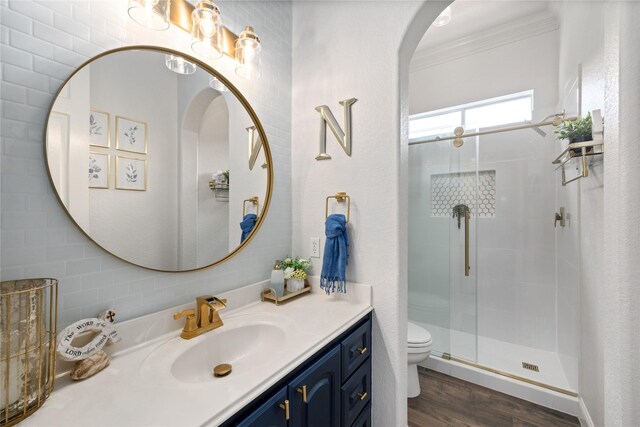 11 Bees Creek Ct, Missouri City, TX 77459 - full bathroom featuring toilet, crown molding, vanity, a stall shower, and wood finished floors