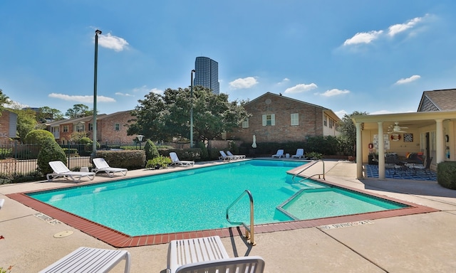 5859 Doliver Dr Unit 14, Houston, TX 77057 - view of pool featuring a patio area, a ceiling fan, and a pool with connected hot tub
