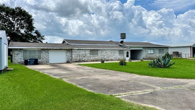 430 Hooks Rd, Livingston, TX 77351 - single story home featuring driveway, a front yard, and an attached garage