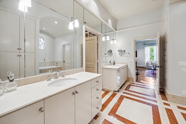 1647 Bissonnet St, Houston, TX 77005 - full bathroom with two vanities, inlaid floor details, recessed lighting, baseboards, and a bathtub