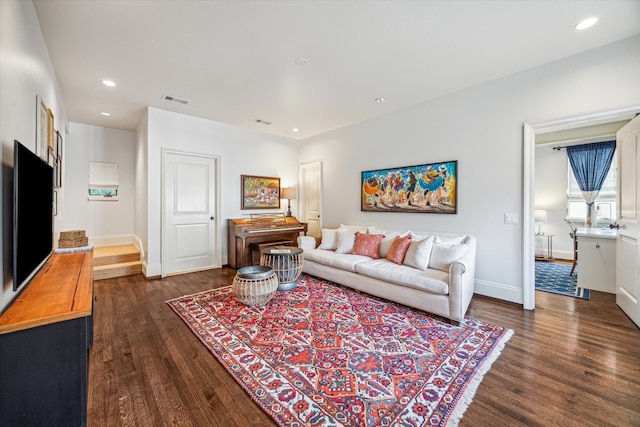 1647 Bissonnet St, Houston, TX 77005 - living area featuring dark wood-style floors, baseboards, and recessed lighting