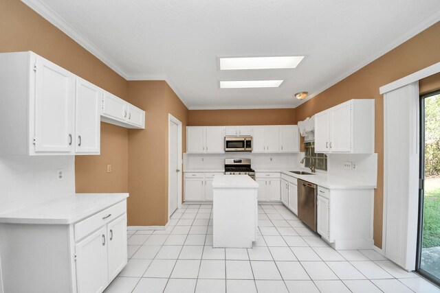 4907 Heritage Plains Dr, Friendswood, TX 77546 - kitchen with stainless steel appliances, a sink, white cabinetry, and crown molding