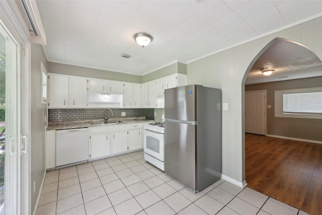 9270 Mclean St, Beaumont, TX 77707 - kitchen with white appliances, a sink, crown molding, white cabinetry, and tasteful backsplash