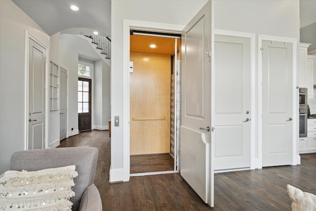 1124 Mosaico Ln, Houston, TX 77055 - hallway featuring dark wood-style flooring, arched walkways, and recessed lighting