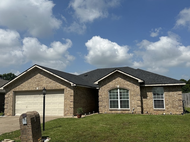 440 Maggie Cir, Flint, TX 75762 - ranch-style house featuring a front yard, brick siding, an attached garage, and concrete driveway